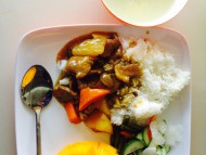 お昼ご飯(マンゴーが美味)