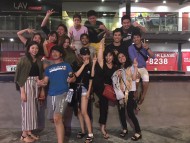 学校のあるタイムズスクエア内