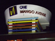 ディスコやバーが多い夜遅くまで賑わうエリア「Mango Avenue」