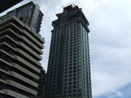 セブ市内で高層ビルを歩く絶叫アクティビティ「Skywalk Extreme」