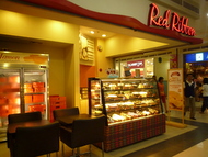 フィリピン全土にチェーン店を展開するケーキ屋さん｢Red Ribbon」