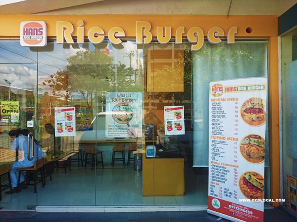 パンの代わりに米のバンズを使ったハンバーガーを提供する「HANS Rice Burger」