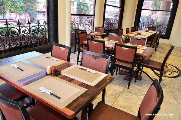 テーブル席 貸切可能です地元フィリピン人にも愛される日本料理レストラン「夕霧」