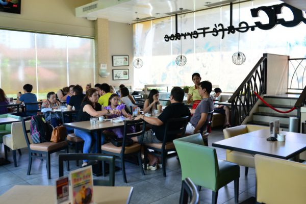 フィリピン人にも人気のカフェ「UCC COFFEE Cafe Terrace」