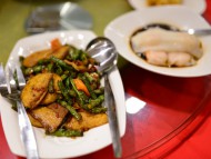 サヤインゲン、豚肉と豆腐の炒め物