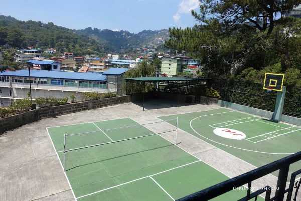 バギオ留学 Baguio JICにあるバスケットコート＆バトミントンコート