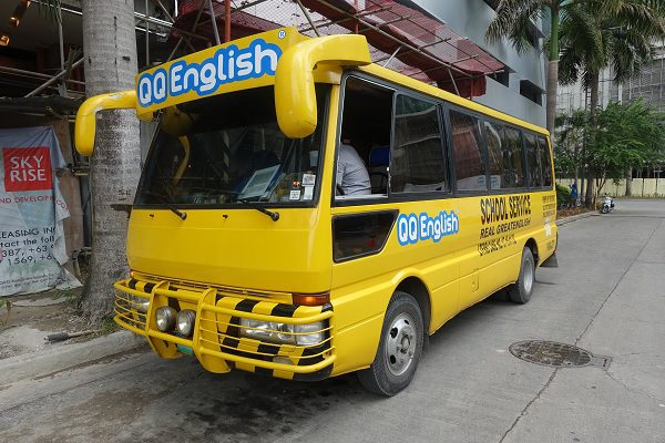 QQ Englishのバス