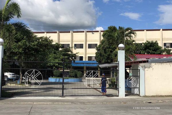フィリピン・イロイロ留学 MK EDUCATIONの学校建物入口
