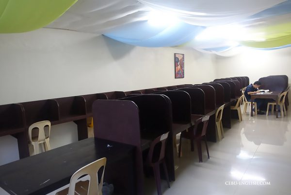 フィリピン留学バコロドLSLCの寮内の自習室
