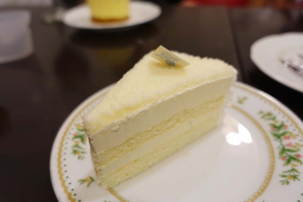 セブ島Micky’sカフェのホワイトケーキ
