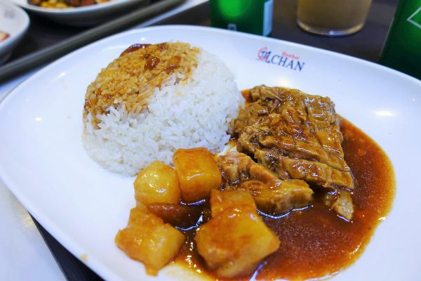 SM City North EDSAの香港油鶏飯麺Liao Fan Hawker Chanの肉野菜料理