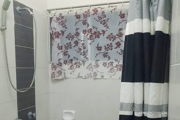 セブ島SMEAGキャピタルの内部寮シャワー