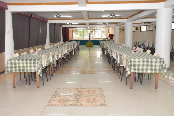 フィリピン・イロイロ留学GITCのビュッフェ形式の広い食堂