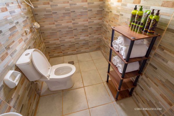 セブ島MeRISEミライズの学生寮のトイレ