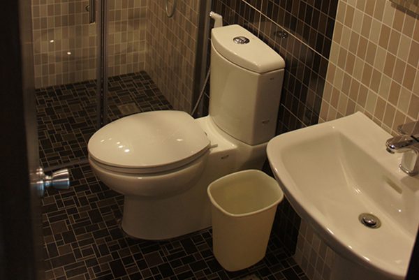セブ島留学CELLA Premium（セラプレミアム）の第1寮トイレ