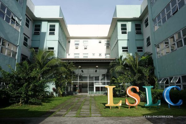 フィリピン留学バコロドLSLCエルエスエルシーの学校建物外観