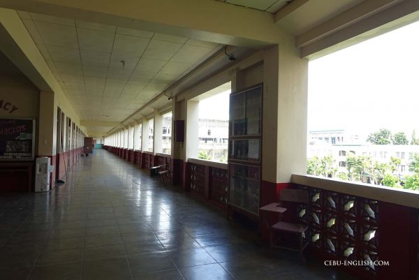 サンアグスティン大学バコロドキャンパスの廊下