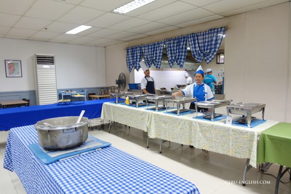 CEBU BLUE OCEAN ACADEMYセブブルーオーシャンアカデミーの学生食堂の配膳エリア