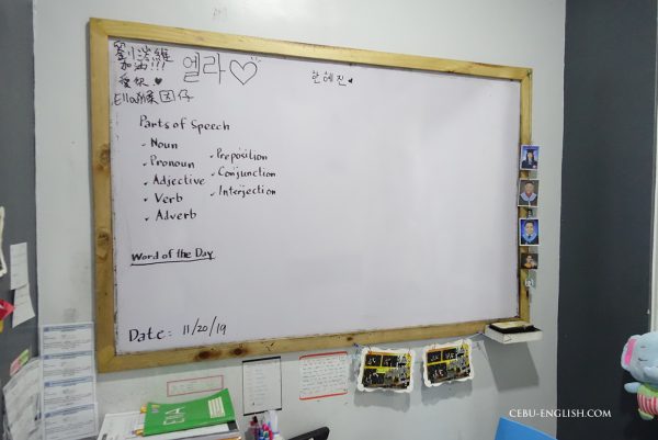 セブ島留学CELLA UNI（セラ・ユニ）の教室内ホワイトボード