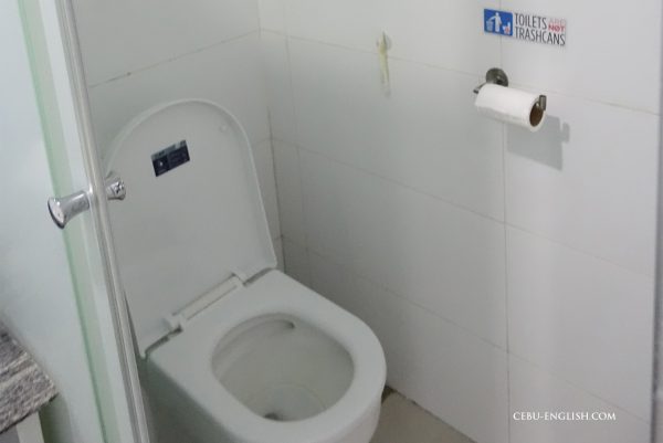 セブ島留学CELLA UNI（セラ・ユニ）の寮内のトイレ