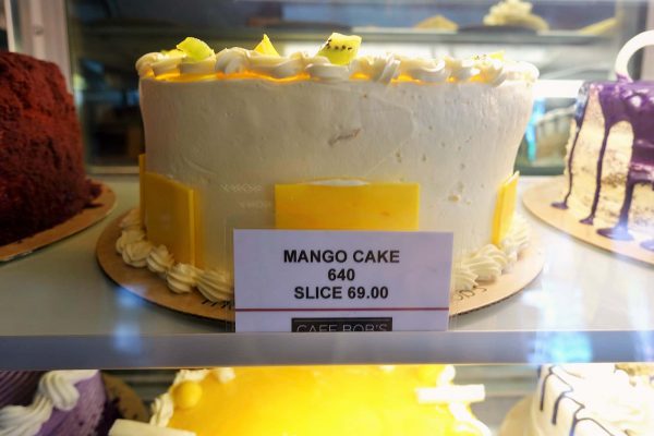 フィリピン・バコロドのCafe Bob’sカフェボブスのホールケーキ