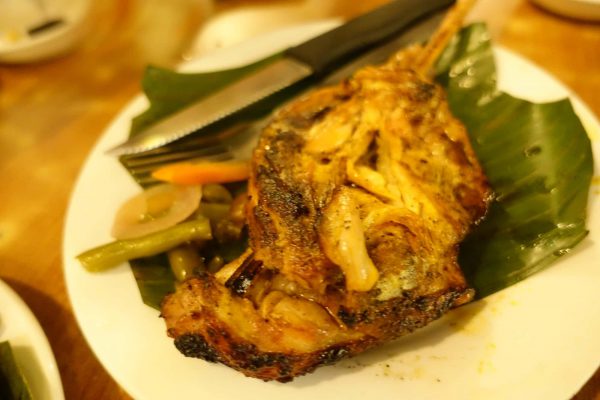バコロドのフィリピン料理レストランTIME OUTタイムアウトのチキン・イナーサル