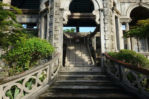 フィリピン留学バコロドのThe RUINS ルインズの階段