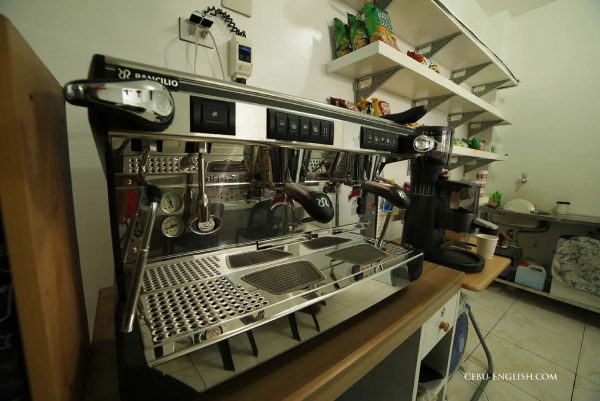 セブ島C2 UBEC タランバンのカフェテリアのコーヒーマシーン
