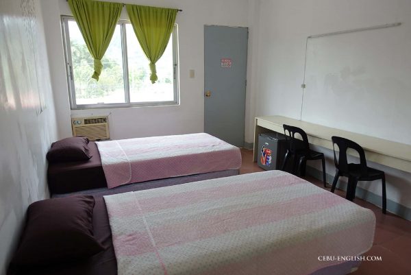 セブ島C2 UBEC タランバンの学生寮2人部屋