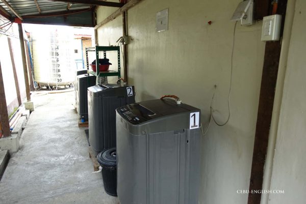 セブ島C2 UBEC タランバンのランドリーエリアの洗濯機