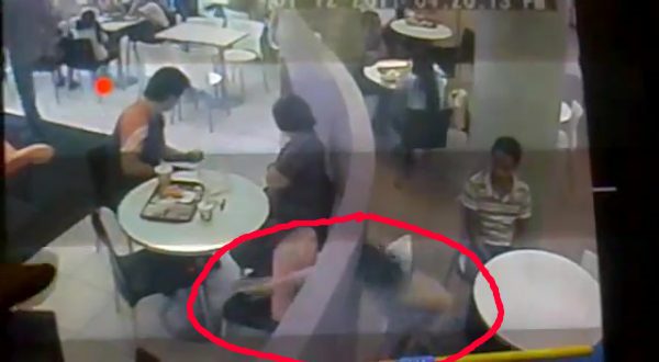 フィリピンの飲食店に現れた犯罪グループの物盗の瞬間 