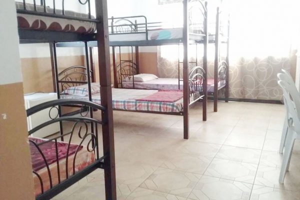フィリピン留学イロイロGITCジーアイティーシーの学生寮6人部屋の二段ベッド