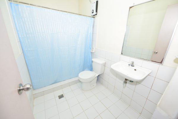 セブ島3Dスリーディー学生寮のトイレ＆シャワー