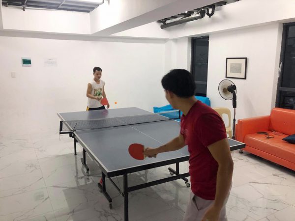 コロナ渦のフィリピン・バコロド留学E-roomイールームの学生が卓球でリフレッシュ