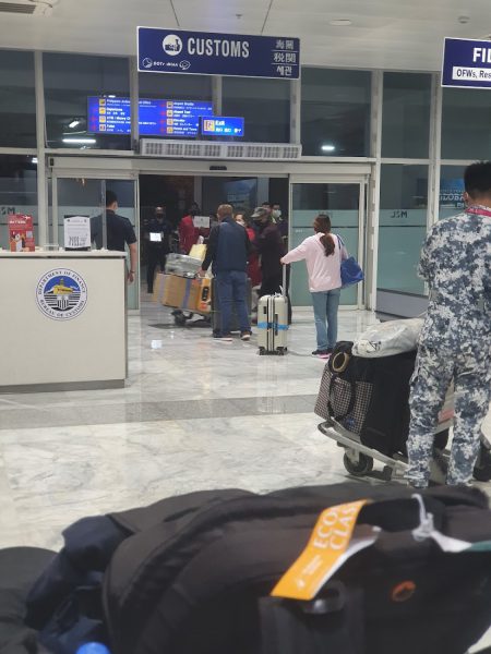 マニラ国際空港のBaggage claim手荷物受取所からCustoms税関検査へ