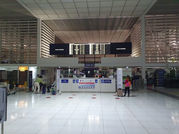 マニラ国際空港の国内線boarding gates搭乗口への入口