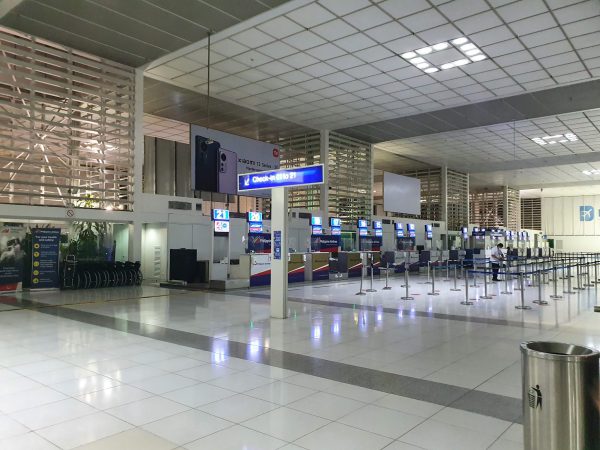 マニラ国際空港の国内線チェックインカウンター