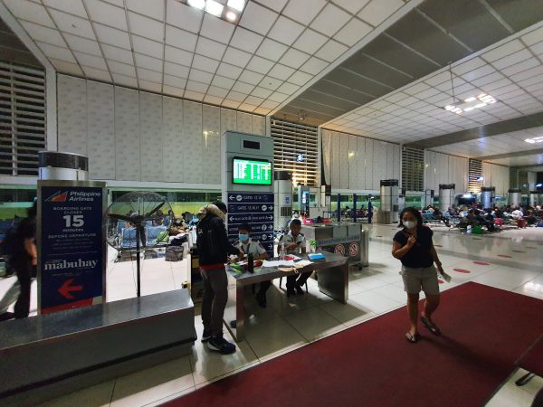 マニラ国際空港の国内線boarding gates搭乗口の手荷物検査