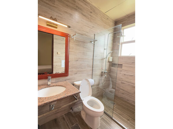 セブ島留学・キュリオスワールドアカデミー_トイレシャワー