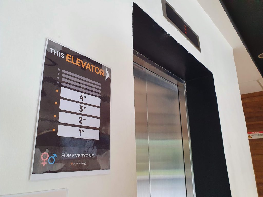 セブ島留学EV Academy（イーブイアカデミー）の学校内エレベーター