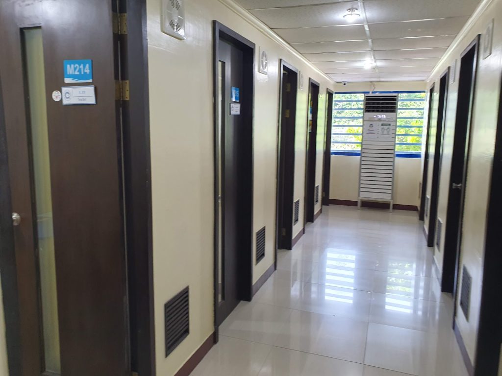 セブ島留学Cebu Blue Ocean Academy(セブ ブルー オーシャン)のマンツーマン授業教室の廊下