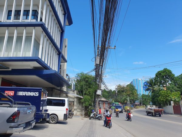 フィリピン・セブ島留学CELLA UNI（セラ ユニ）の学校前の通り