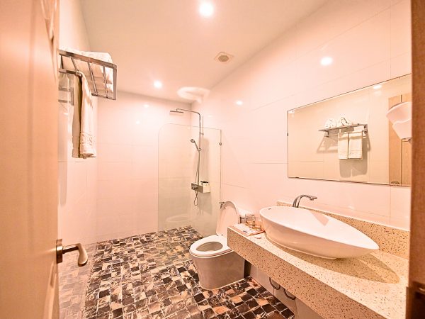 セブ島留学の学校JOYFULのトイレシャワールーム