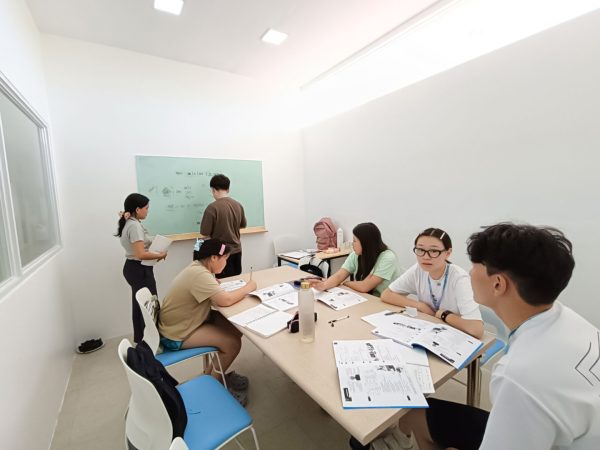 セブ島留学EV Academyラメールのグループ授業
