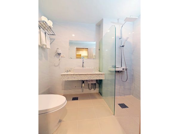 セブ島留学の学校JOYFULのトイレシャワールーム