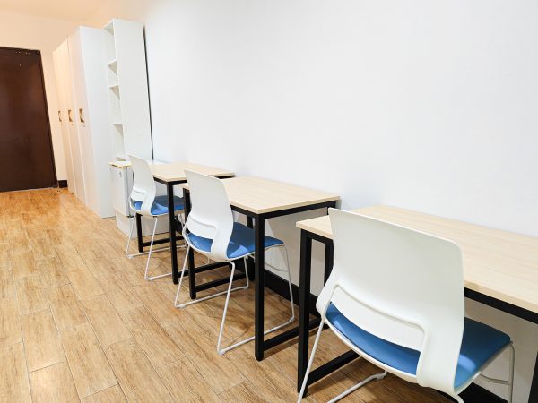 セブ島留学EV Academyラメールのお部屋の机