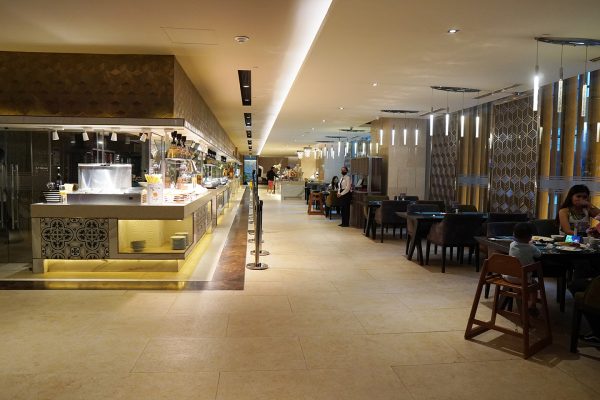 セブ島留学Bai Hotel CLCのレストランブッフェ