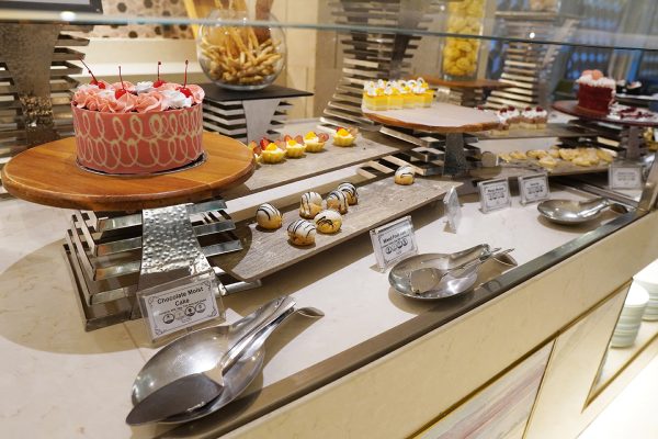 セブ島留学Bai Hotel CLCのレストランブッフェ