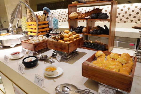 セブ島留学Bai Hotel CLCのレストランブッフェ