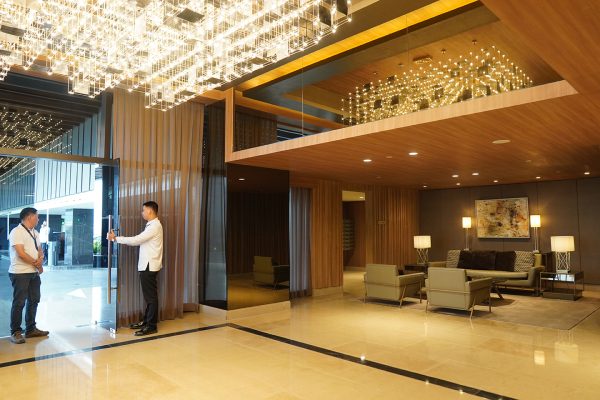 セブ島留学Bai Hotel CLCのコンドミニアムのロビー